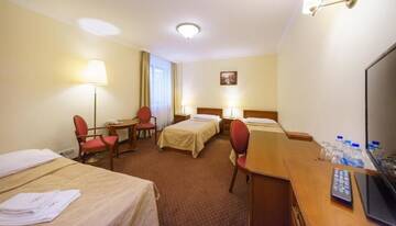 Фото номера Двухместный номер с 2 отдельными кроватями Отель Hotel Pan Tadeusz &amp; Rehabilitacja г. Сероцк 8