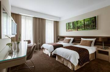 Фото номера Двухместный номер с 2 отдельными кроватями Отель Hotel Narvil Conference &amp; Spa г. Сероцк 5
