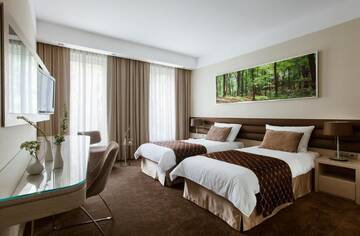 Фото номера Двухместный номер с 2 отдельными кроватями Отель Hotel Narvil Conference &amp; Spa г. Сероцк 2